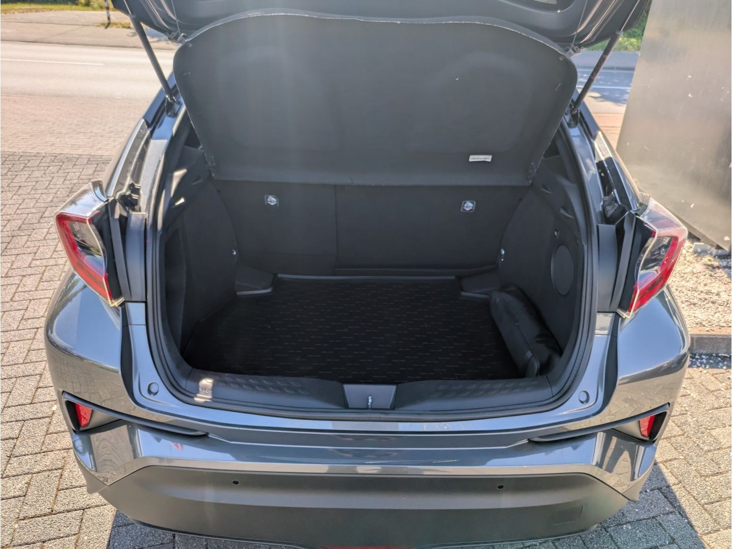 Toyota C-HR Style Selection - Samsaru's Car Outlet