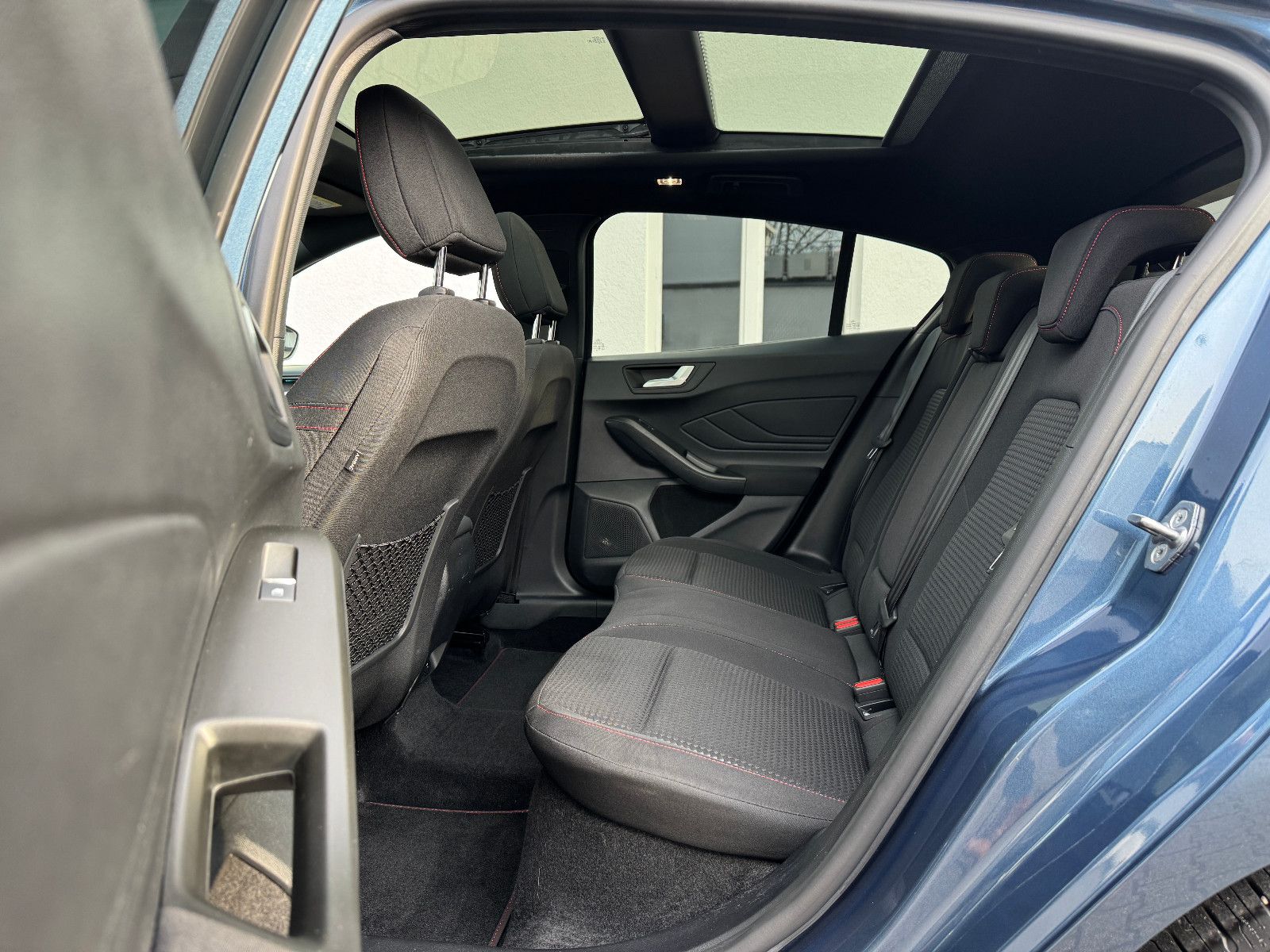 Ford Focus Aut. ST-Line X PANO/AHK/MATRIX/NAVI/KAMERA
