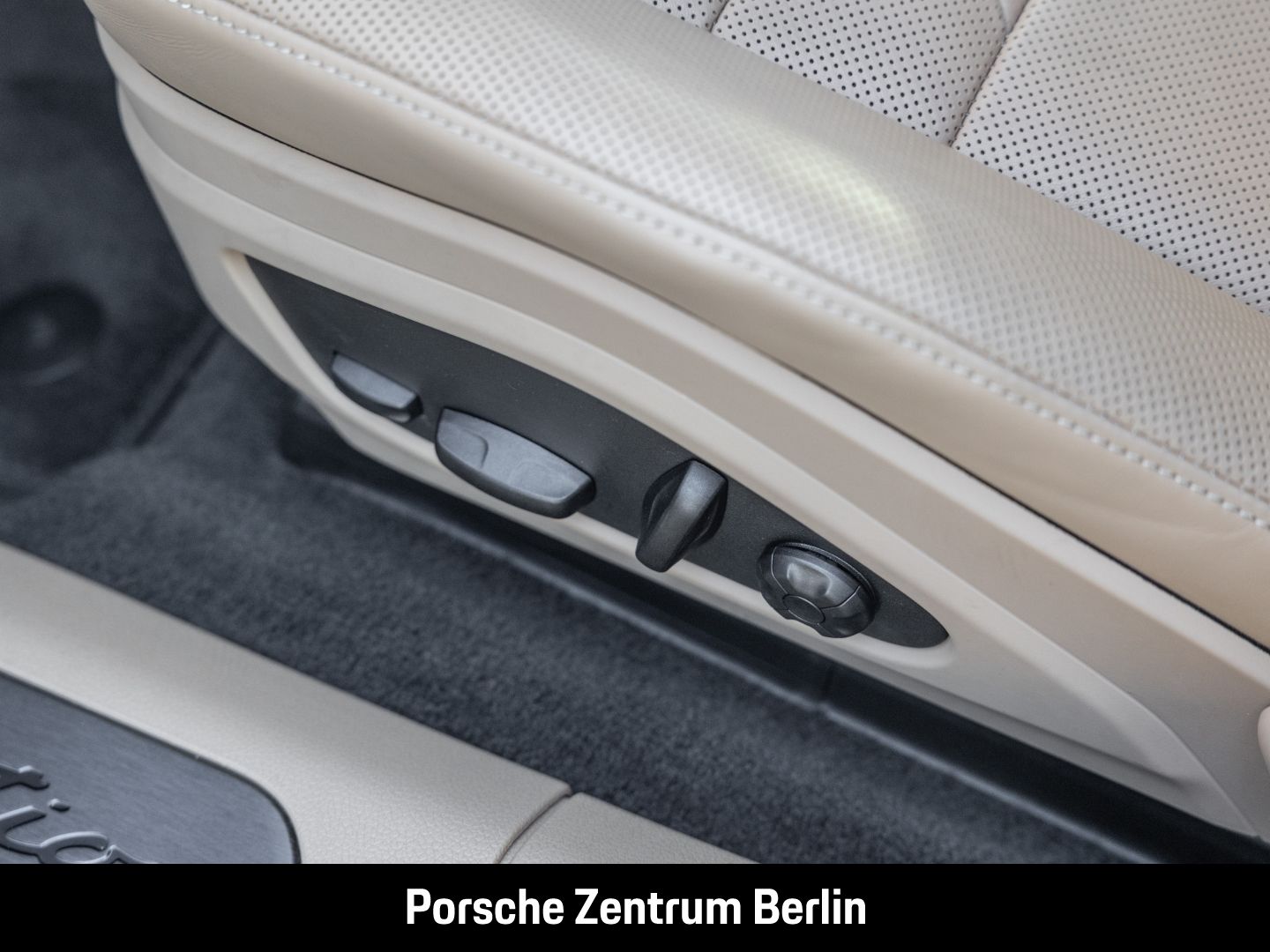 Porsche Panamera 4 E-Hybrid Platinum Edition InnoDrive