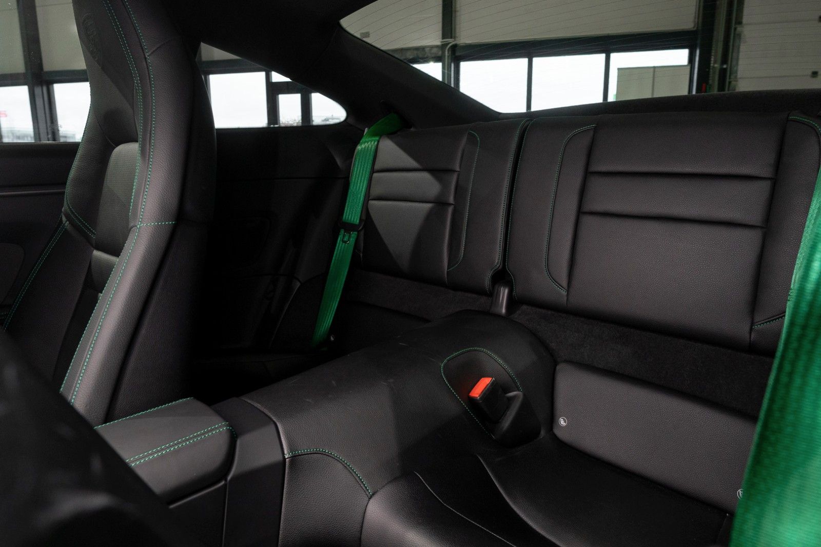 Porsche 992 Carrera - Samsaru's Car Outlet