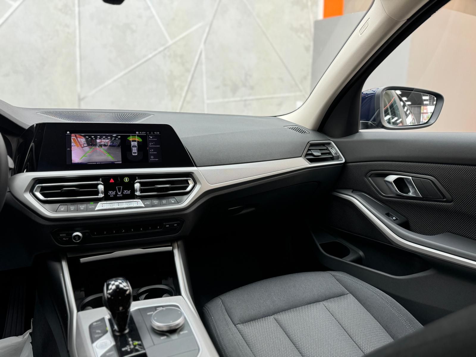 BMW 320i Advantage - Samsaru's Car Outlet
