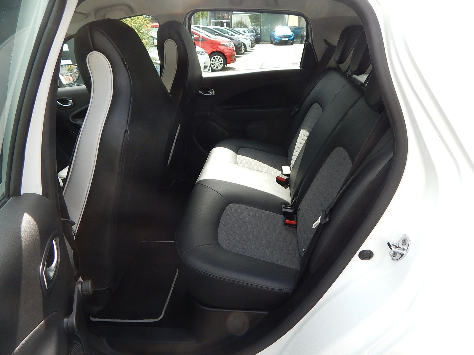 Renault ZOE Experience R110/Z.E. 50 - Samsaru's Car Outlet