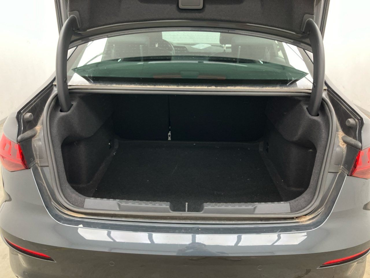 Audi A3 35 2.0 TDI Limousine advanced - Samsaru's Car Outlet