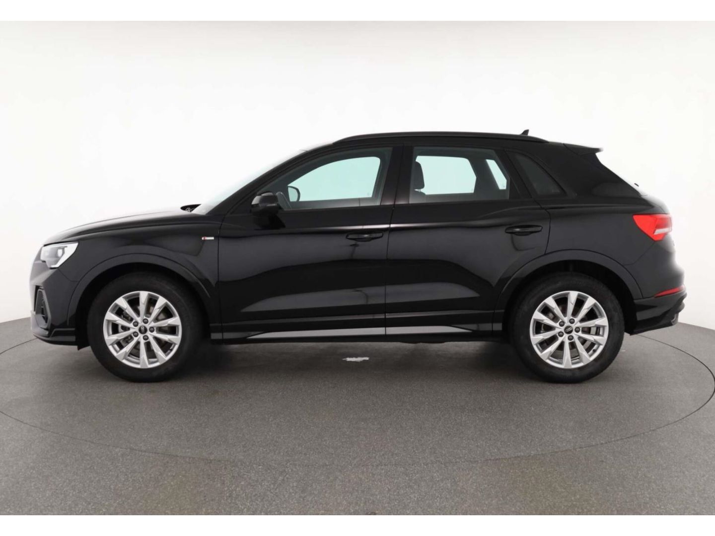 Audi Q3 35 TDI quattro S line - Samsaru's Car Outlet