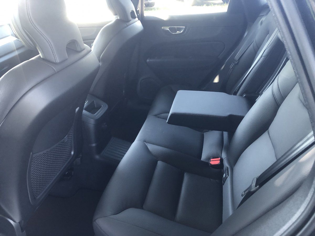 Volvo XC60 Plus Dark T8 AWD Anhängerzug