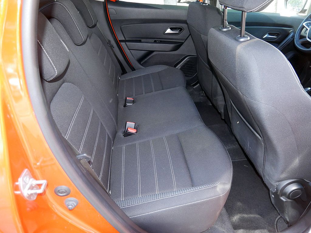 Dacia Duster Prestige+ TCe 150 4WD - Samsaru's Car Outlet