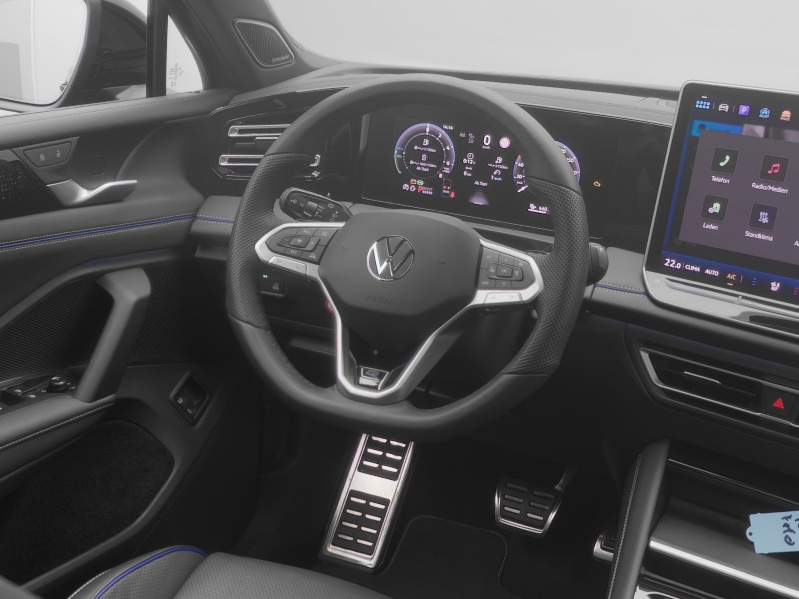 Volkswagen Tiguan R-Line 1.5TSI eHybrid IQ.LIGHT*HARMAN*20"