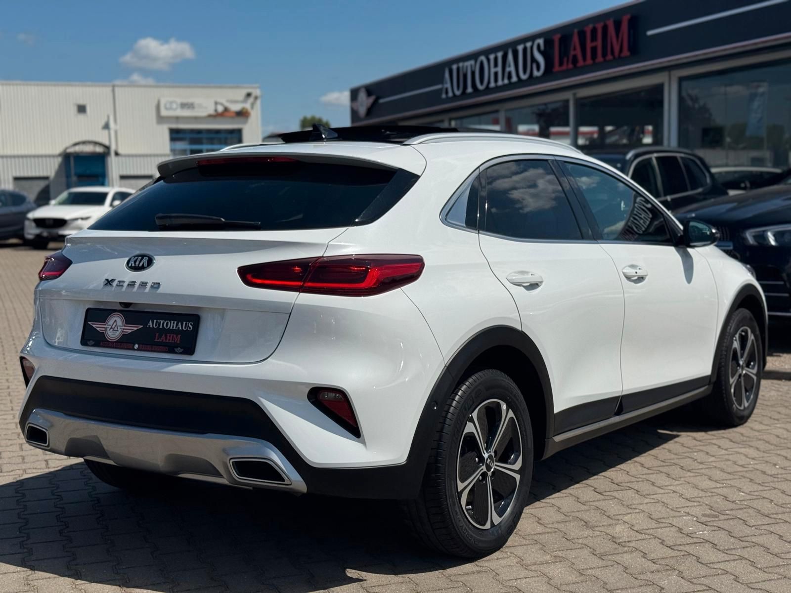 Kia XCeed 1.6 Plug-in Hybrid Platinum Edition - Samsaru's Car Outlet