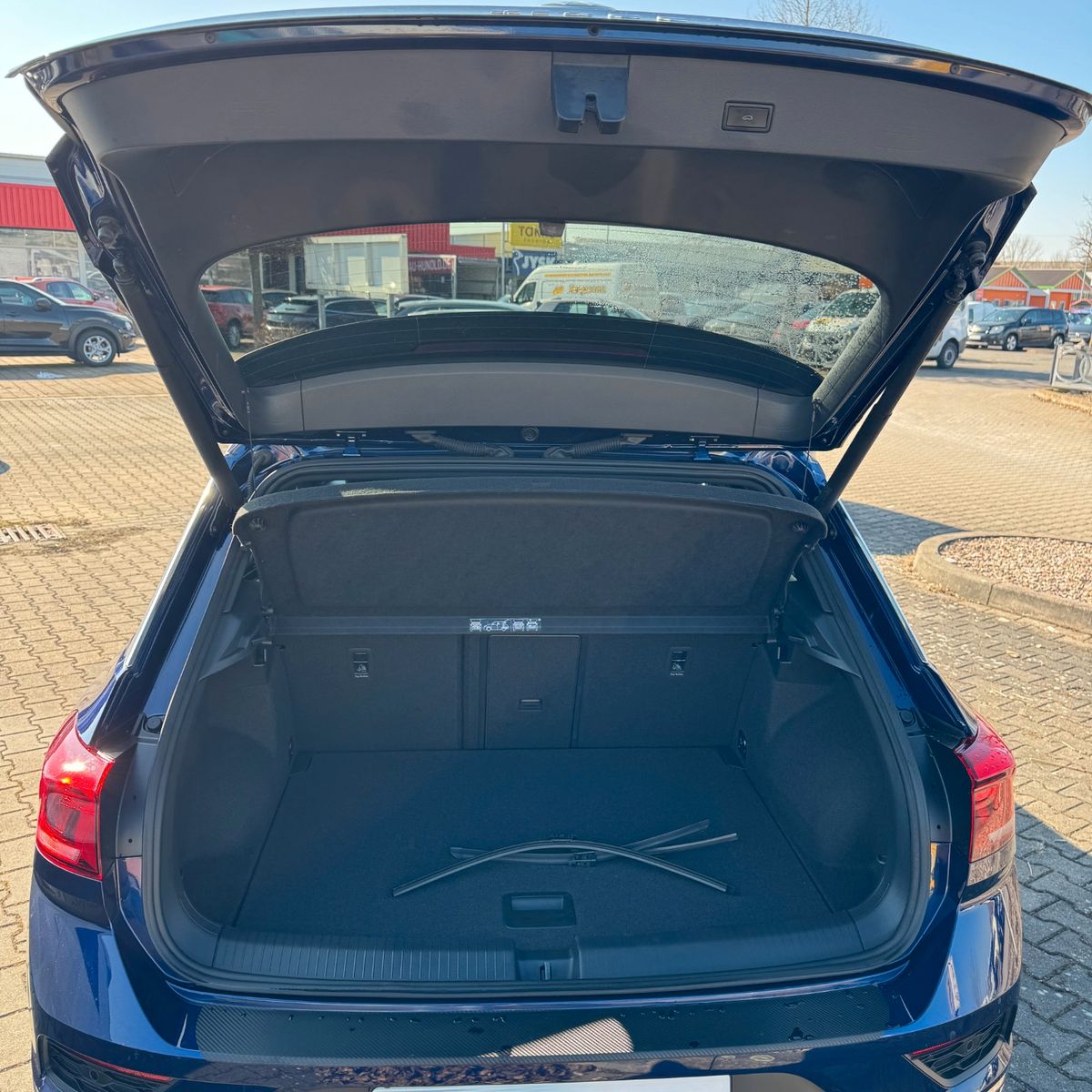Volkswagen T-Roc Sport - Samsaru's Car Outlet