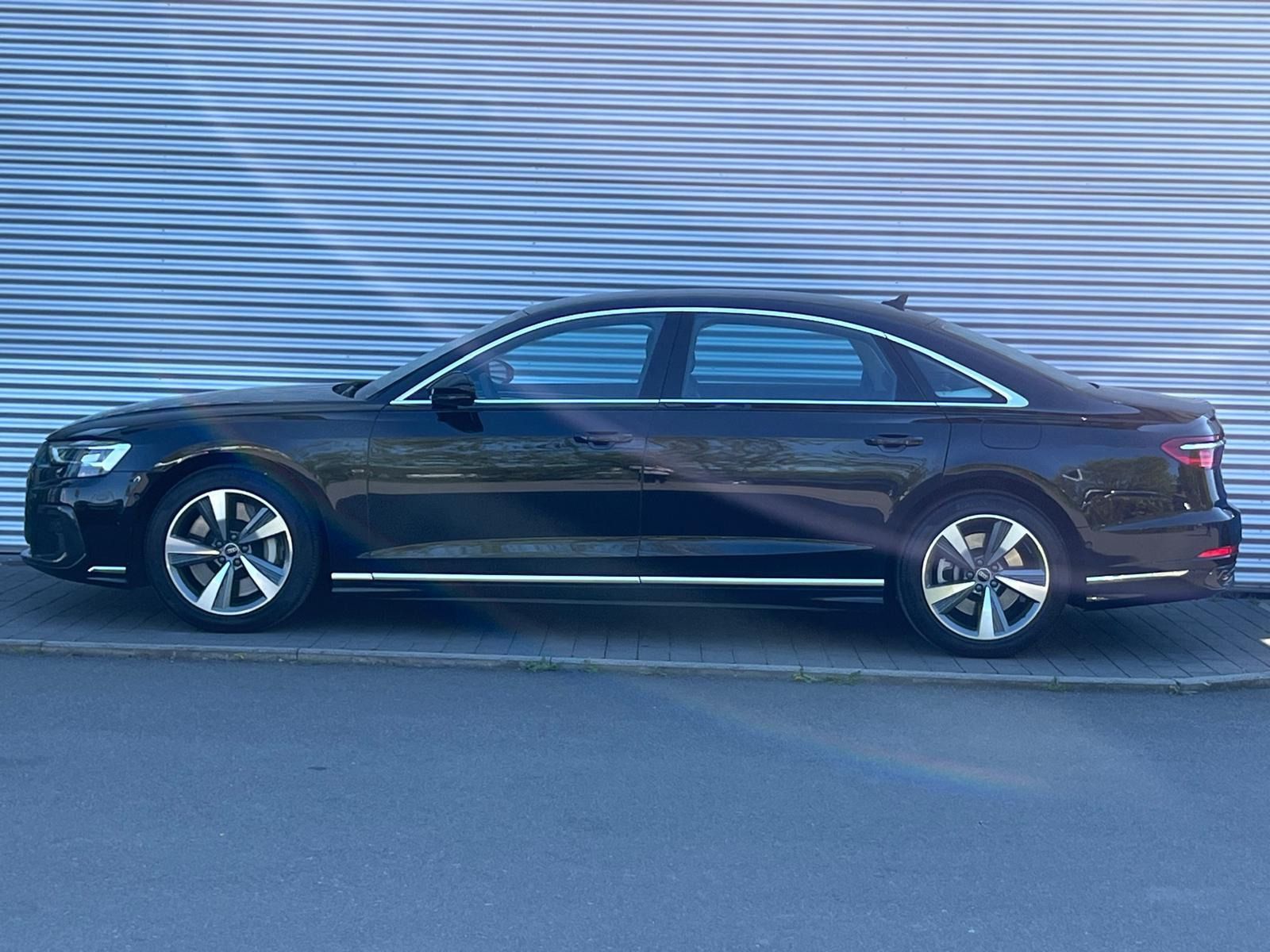 Audi A8 60 TFSIe QUATTRO Lang - Samsaru's Car Outlet