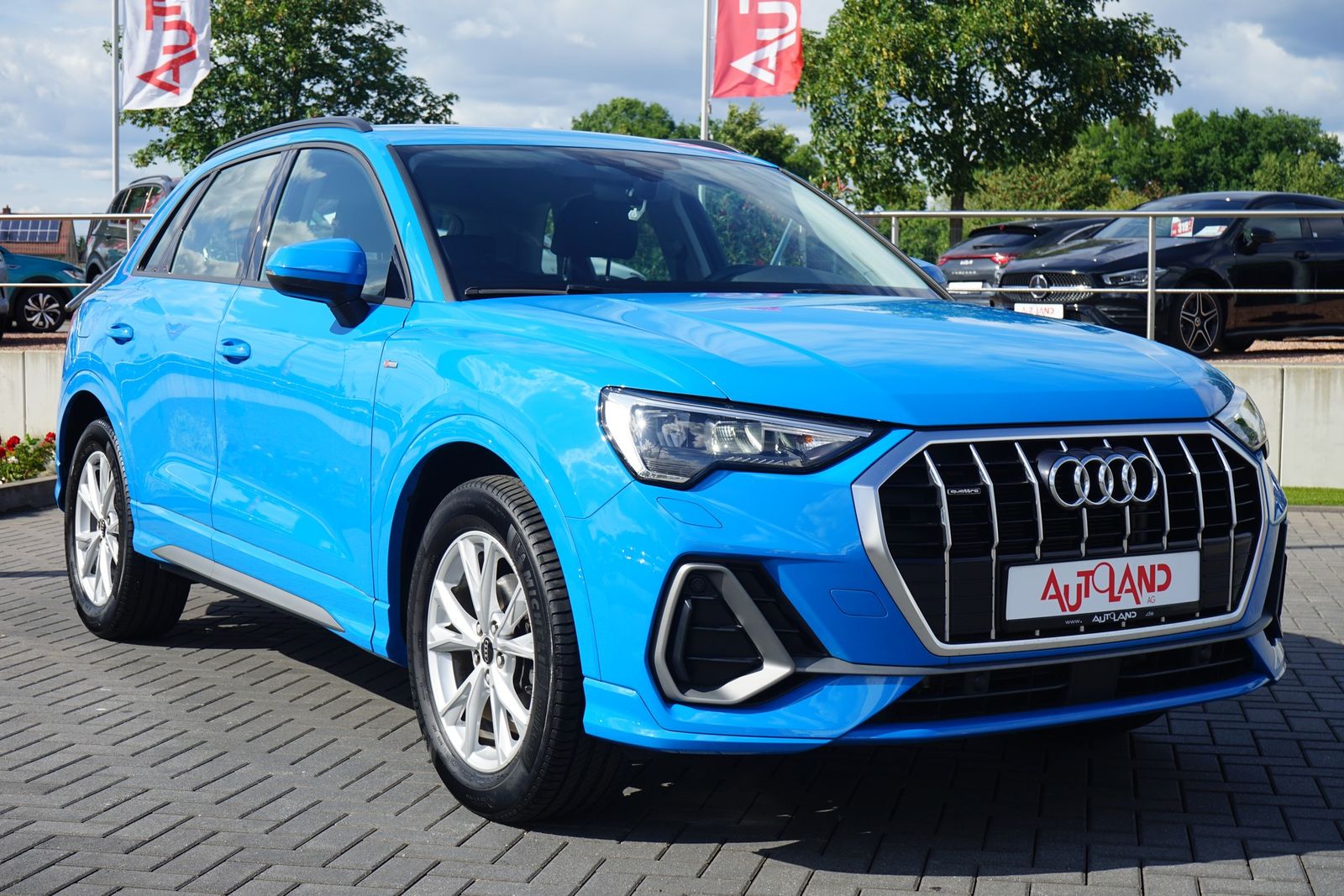 Audi Q3 35 2.0 TDI quattro S line - Samsaru's Car Outlet