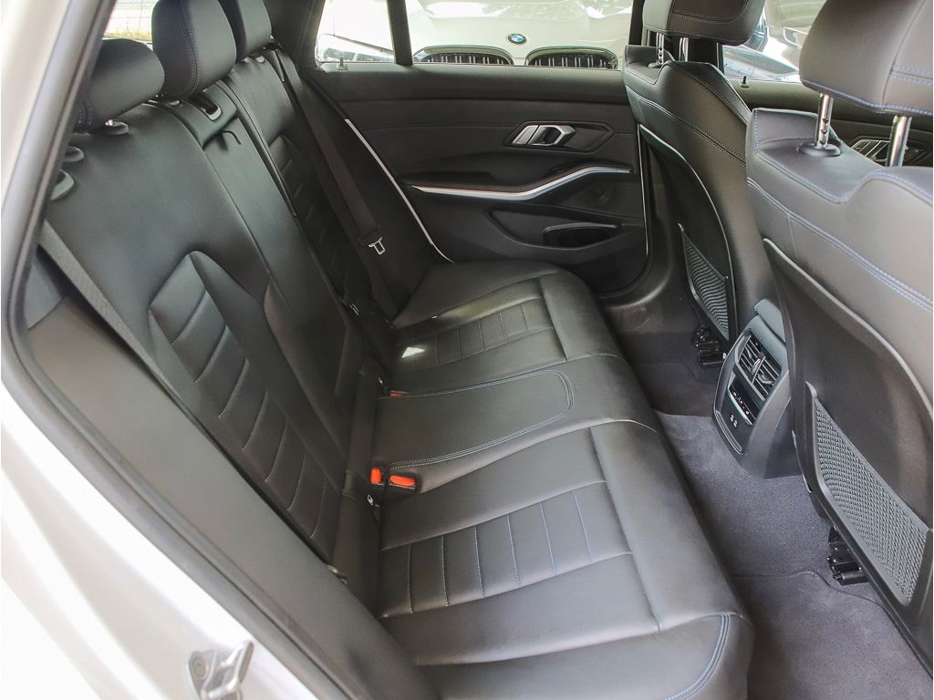 BMW 330 M Sport EU6d e xDrive Touring - Samsaru's Car Outlet