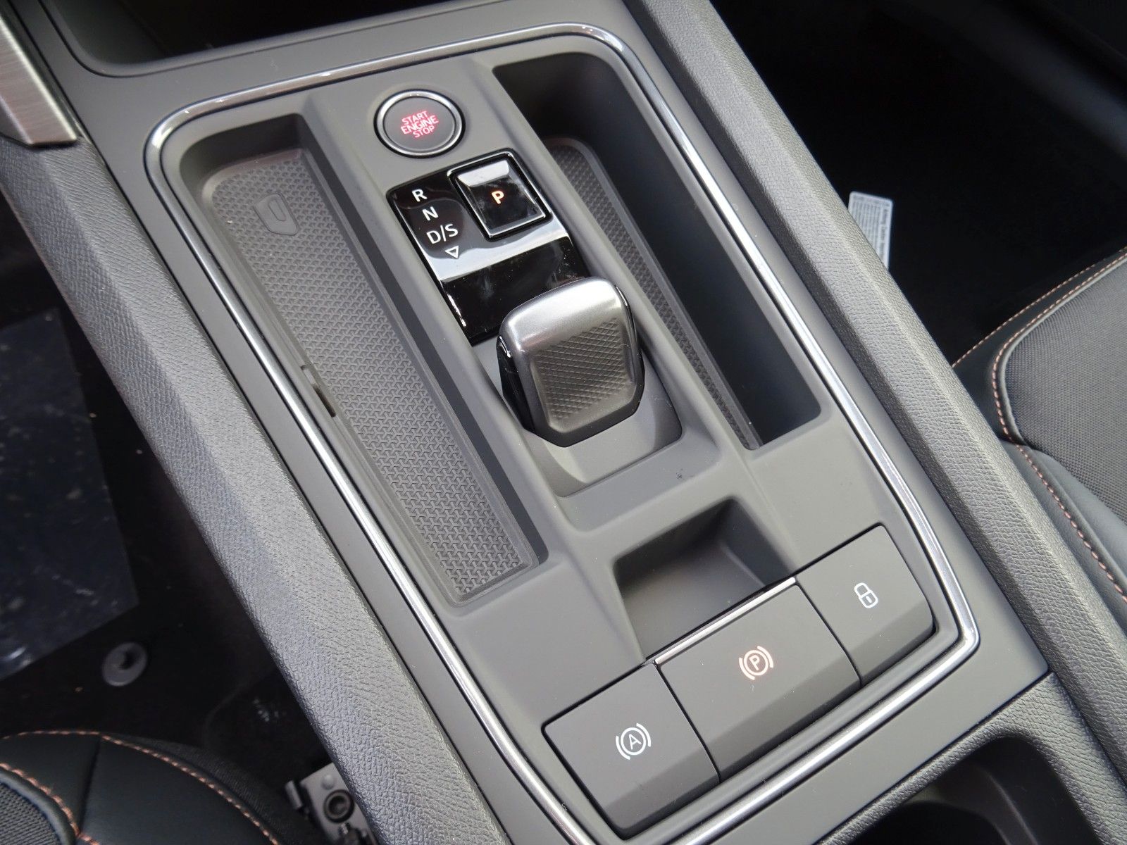 Cupra Leon Sportstourer VZ 1.4 e-HYBRID DSG - Samsaru's Car Outlet