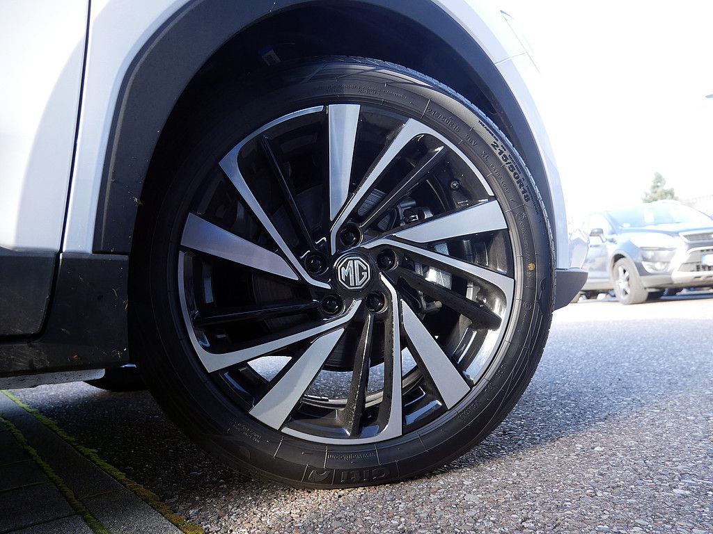 MG ZS Hybrid+ Luxury SHZ KAMERA NAVI ACC LED 360°