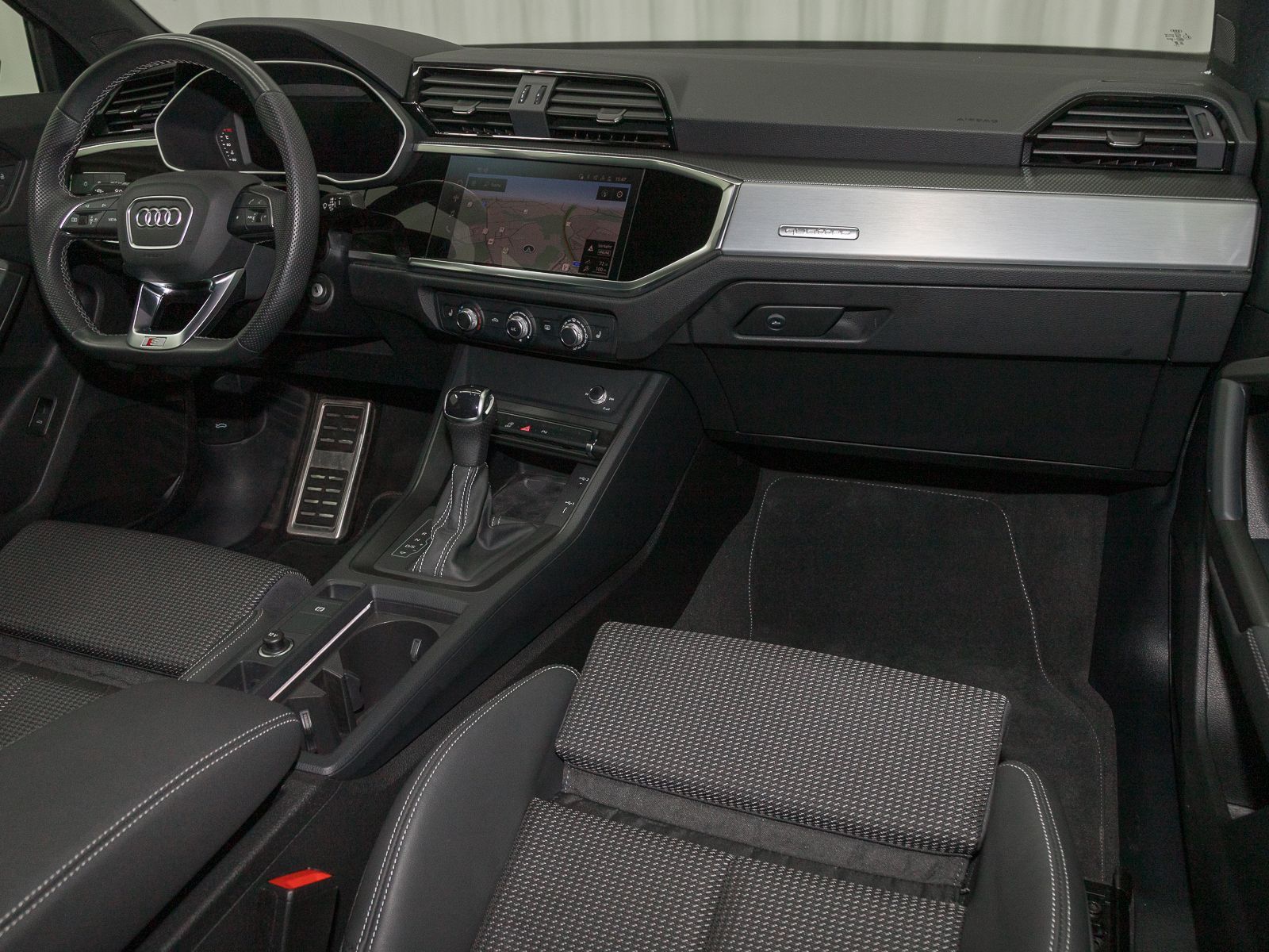 Audi Q3 40 TFSI Q S LINE - Samsaru's Car Outlet