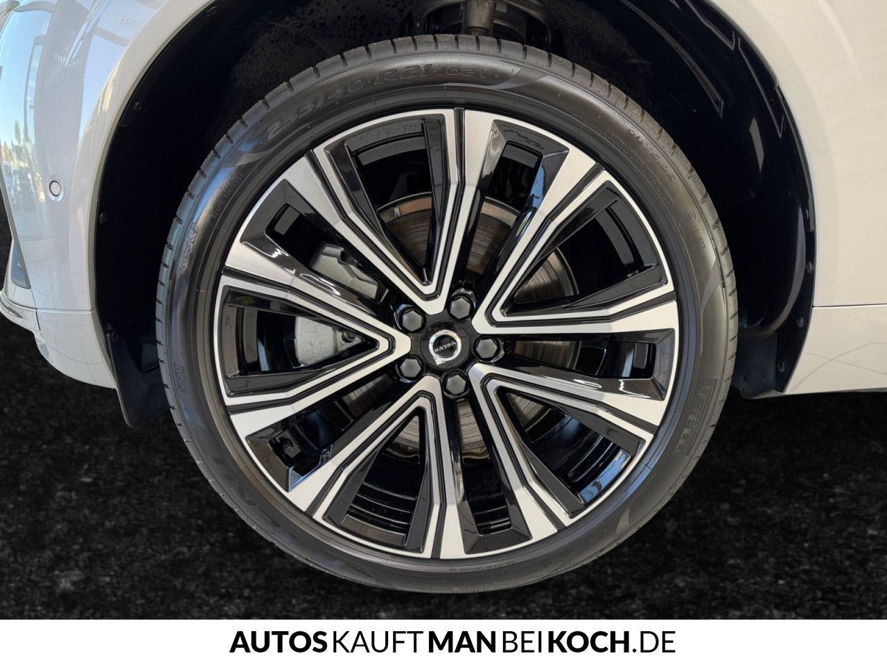 Volvo XC60 T6 Plug-In AWD - Samsaru's Car Outlet