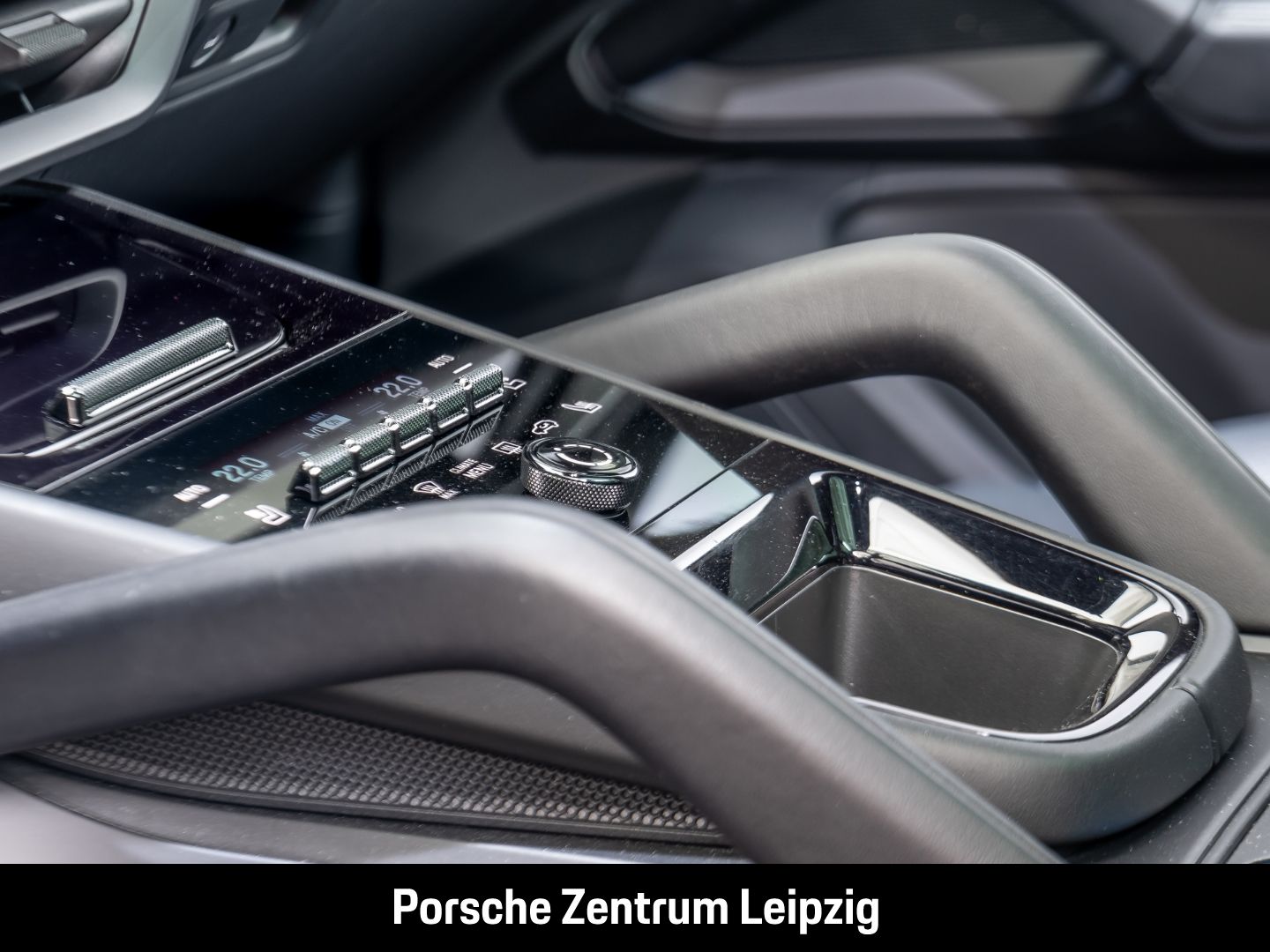 Porsche Cayenne S E-Hybrid PDCC Sitzlüftung InnoDrive He