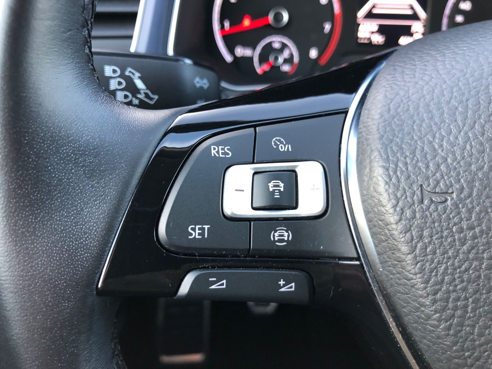 Volkswagen T-Roc United - Samsaru's Car Outlet