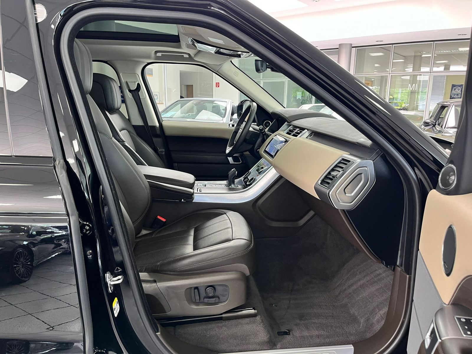 Range Rover Sport HSE P400e - Samsaru's Car Outlet