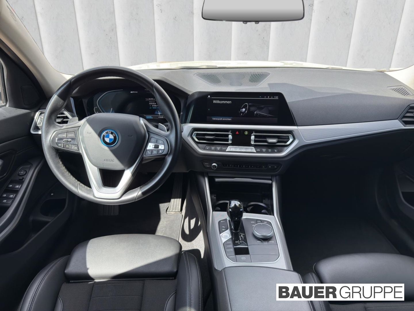 BMW 330 e xDrive Advantage - Samsaru's Car Outlet