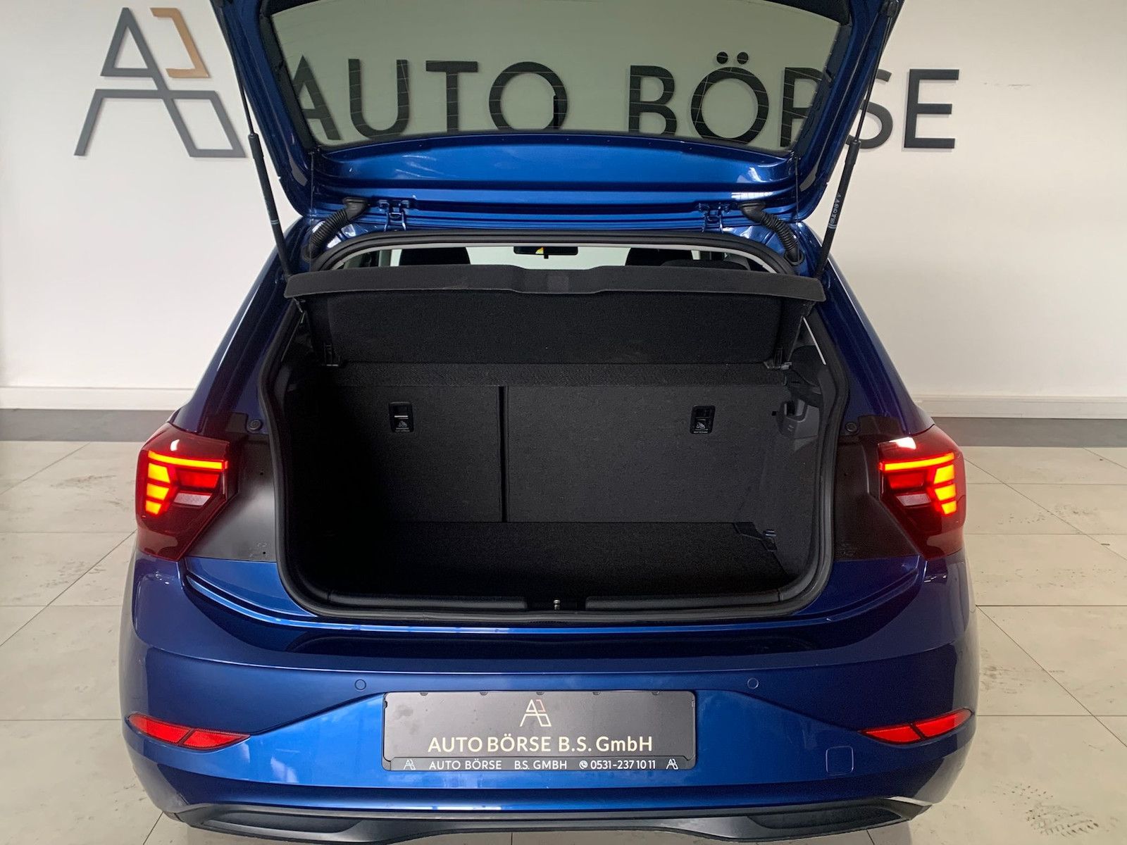Volkswagen Polo VI 1.0 TSI DSG LIFE - Samsaru's Car Outlet