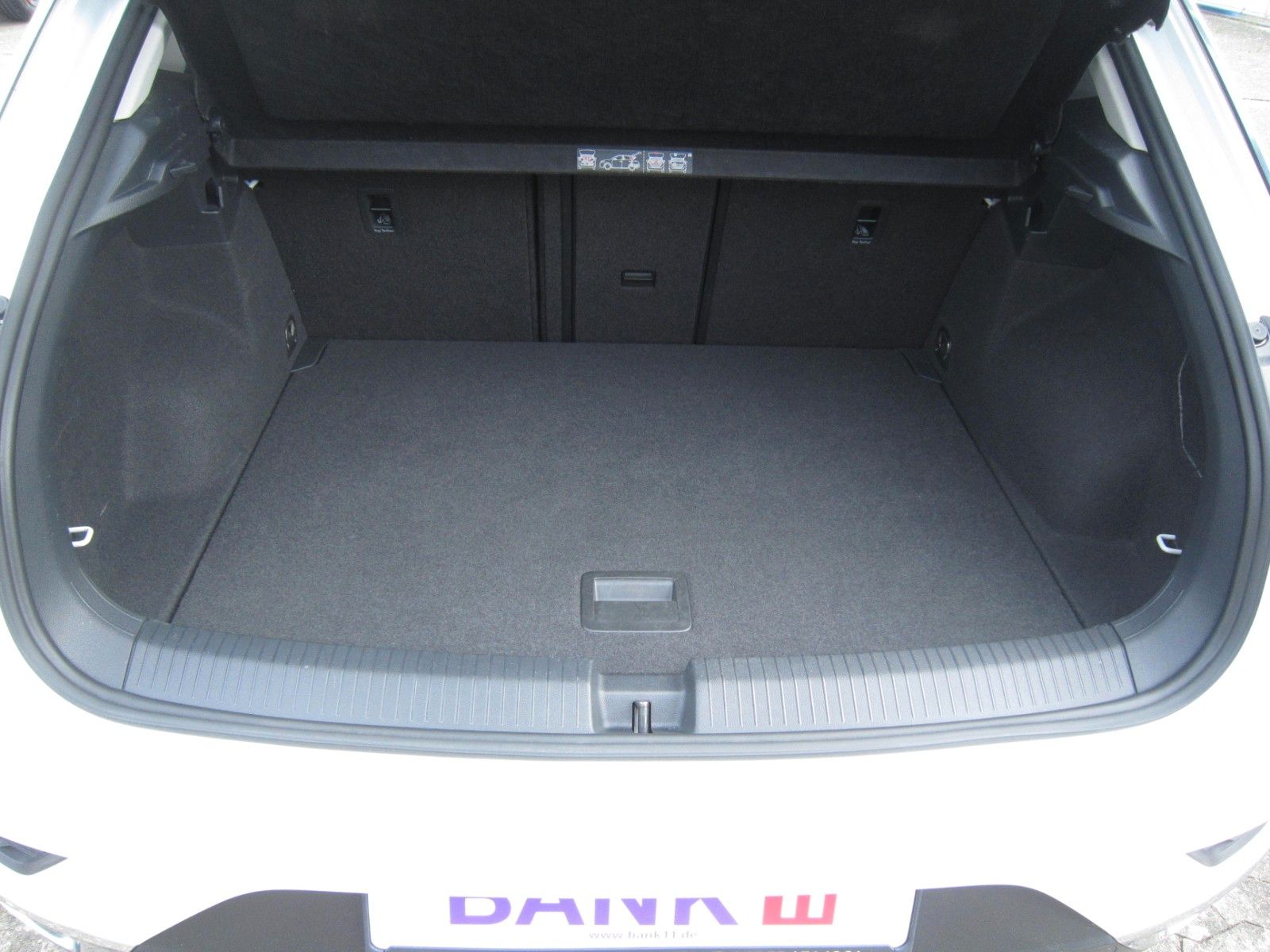Volkswagen T-Roc IQ.DRIVE - Samsaru's Car Outlet