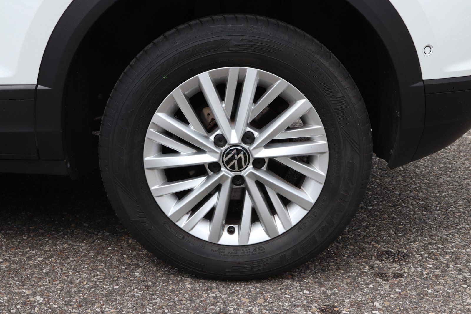 Volkswagen T-Roc 1.5 TSI Life - Samsaru's Car Outlet