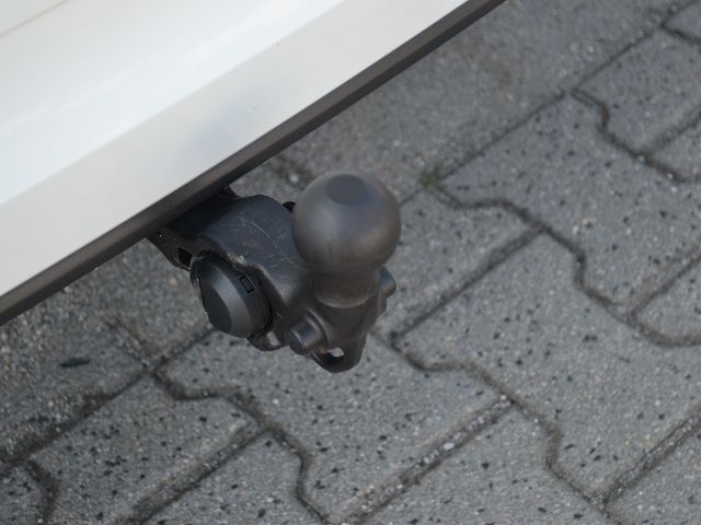 Volkswagen Golf VIII Variant 2.0 TDI Life - Samsaru's Car Outlet