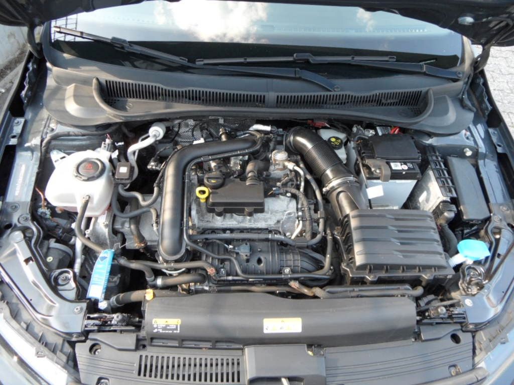 Volkswagen Polo 1.0 TSI Comfortline - Samsaru's Car Outlet