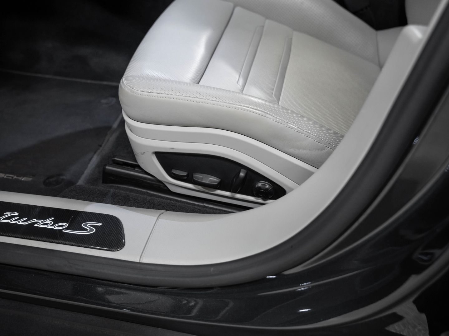 Porsche Panamera Turbo S Sport Chrono InnoDrive AHK BOSE