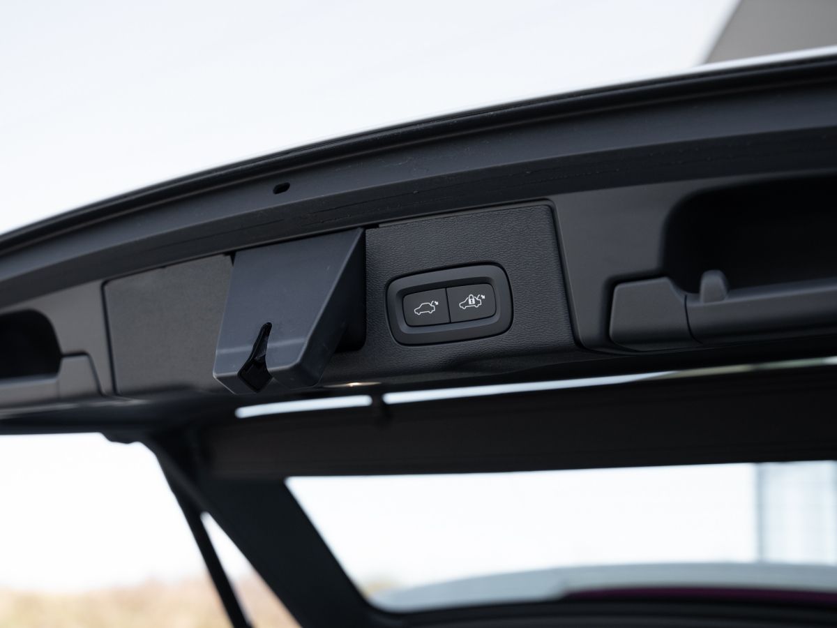 Volvo XC60 Inscription B5 Geartronic - Samsaru's Car Outlet