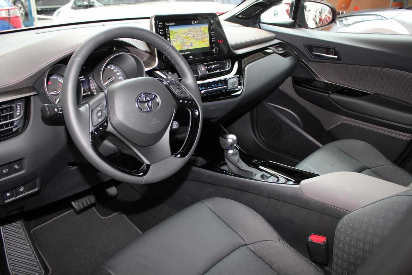 Toyota C-HR 2.0 Hybrid Orange Edition - Samsaru's Car Outlet