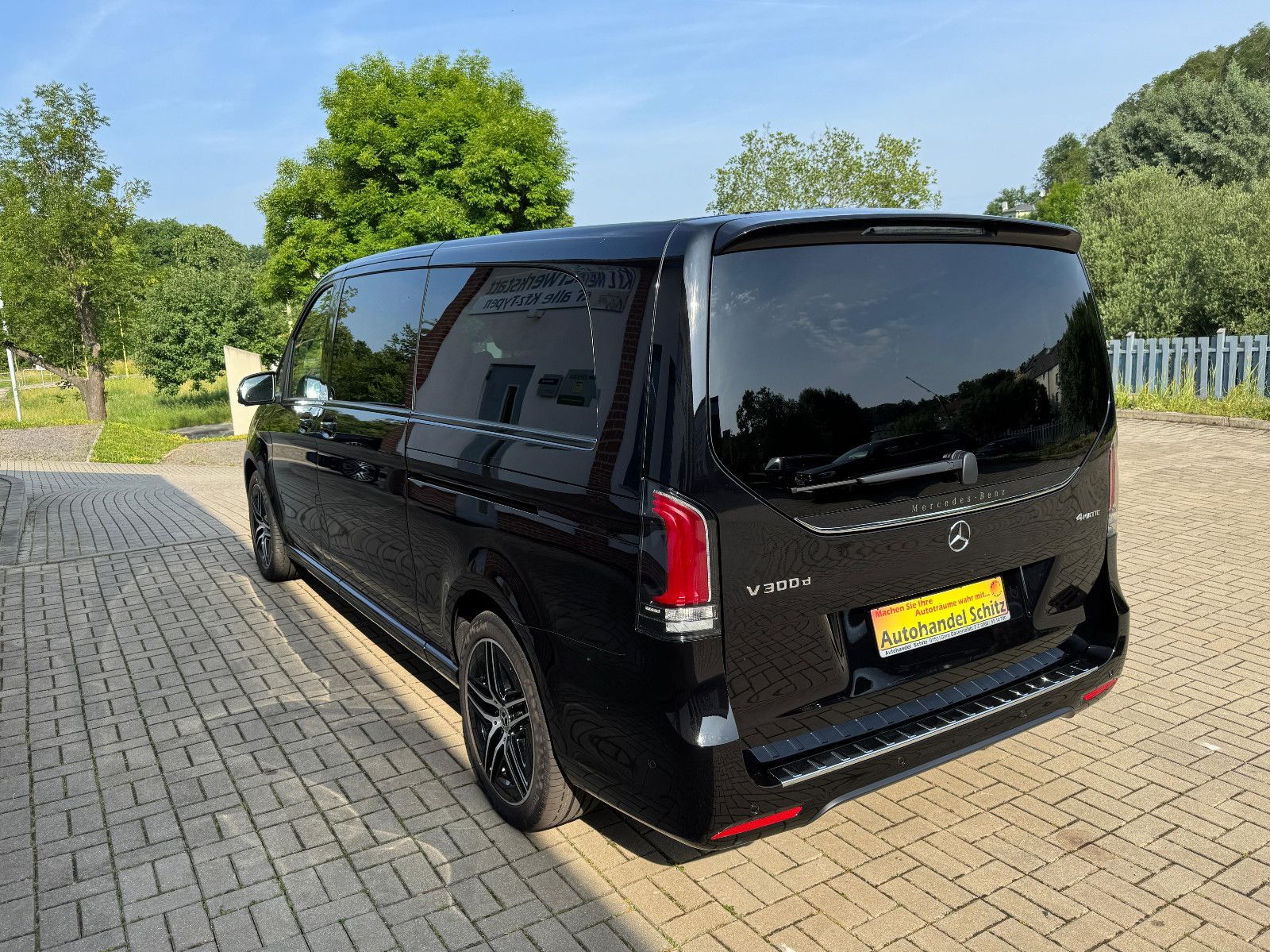 Mercedes-Benz V 300d AVANGARDE AMG - Samsaru's Car Outlet