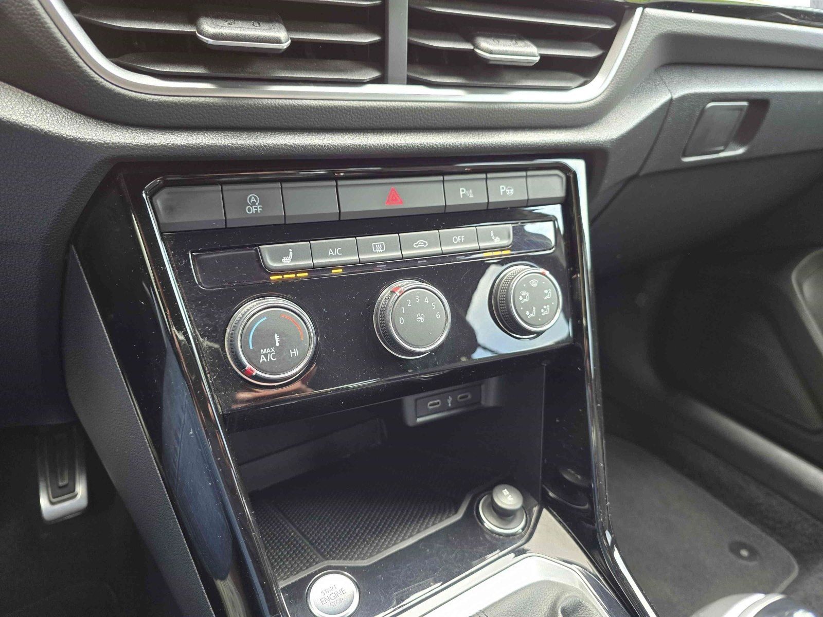 Volkswagen T-Roc 1.5 TSI R-LINE DSG - Samsaru's Car Outlet