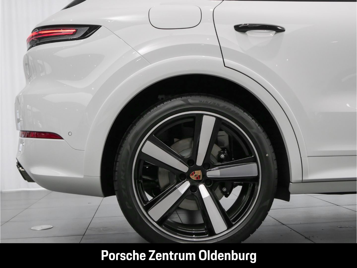 Porsche Cayenne E-Hybrid InnoDrive AHK Sportabgas 18 Weg