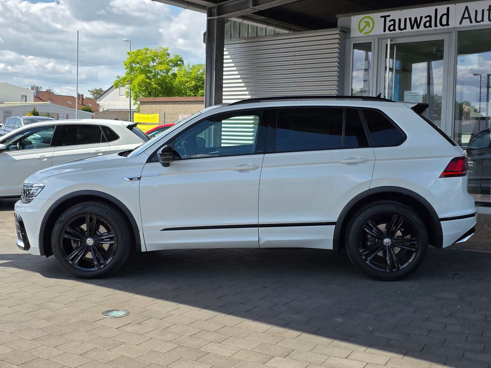 Volkswagen Tiguan 2.0 TSI DSG 4M R-Line - Samsaru's Car Outlet