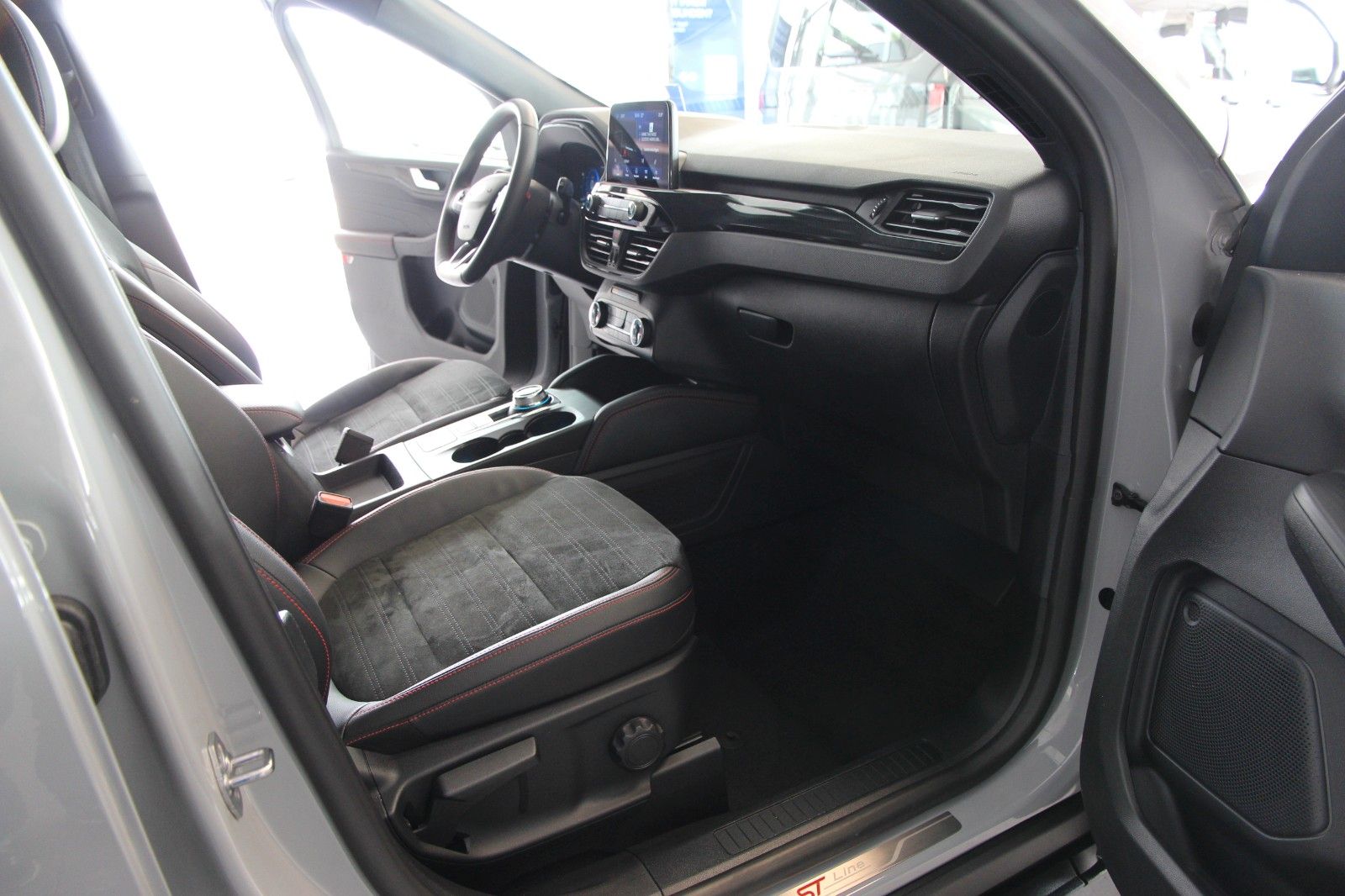 Ford Kuga Plug-In Hybrid PHEV ST-Line X - Samsaru's Car Outlet