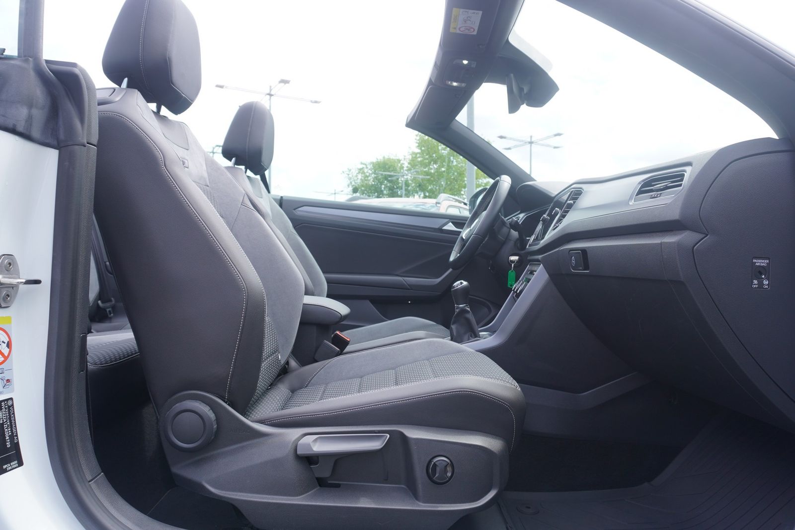 Volkswagen T-Roc 1.5 TSI R-Line - Samsaru's Car Outlet