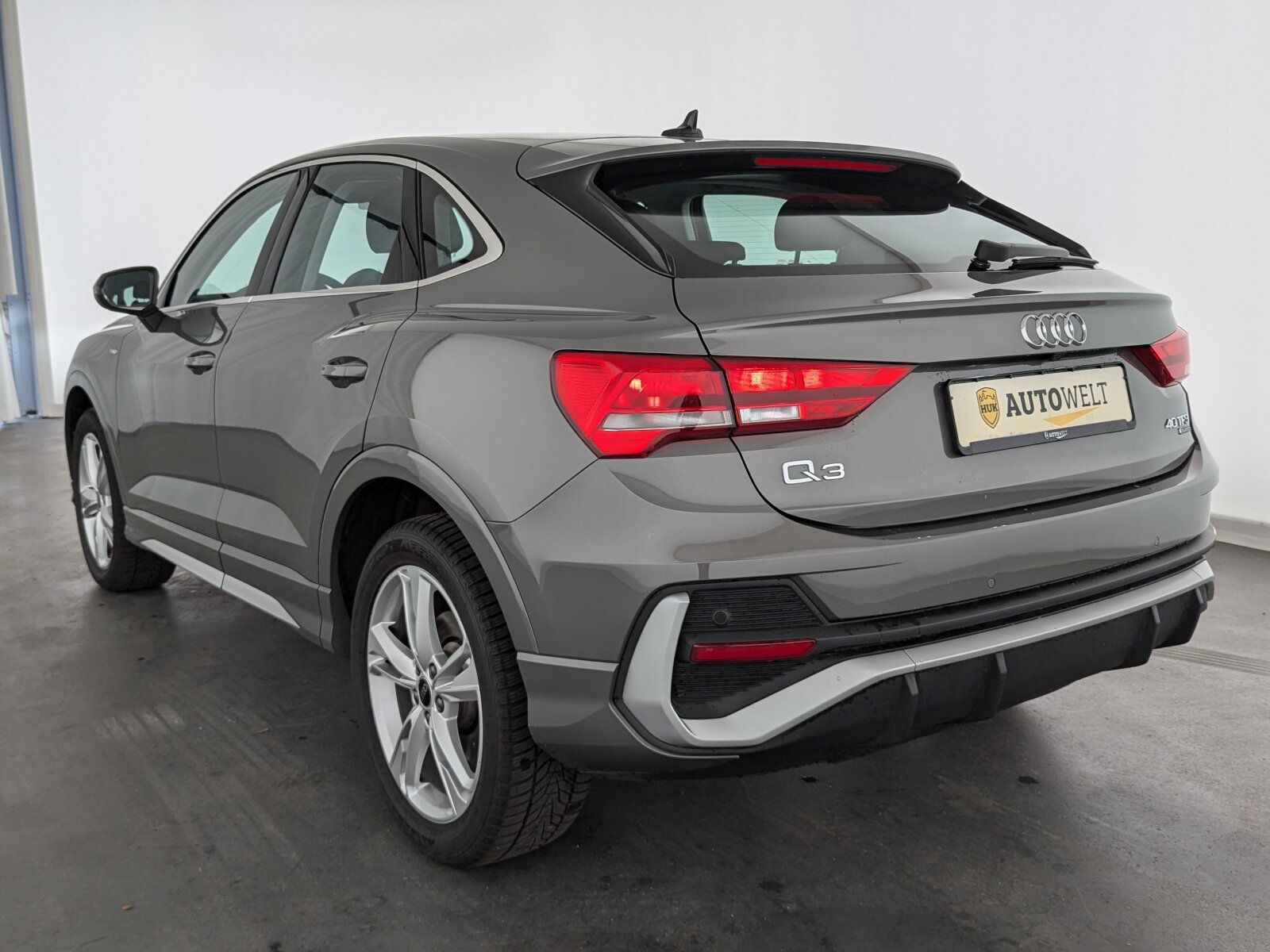 Audi Q3 Sportback 40 2.0 TFSI quattro S line - Samsaru's Car Outlet