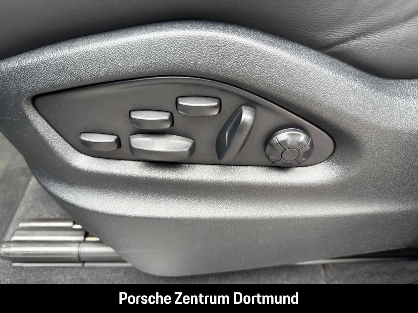 Porsche Cayenne S BOSE InnoDrive Panoramadach LED-Matrix