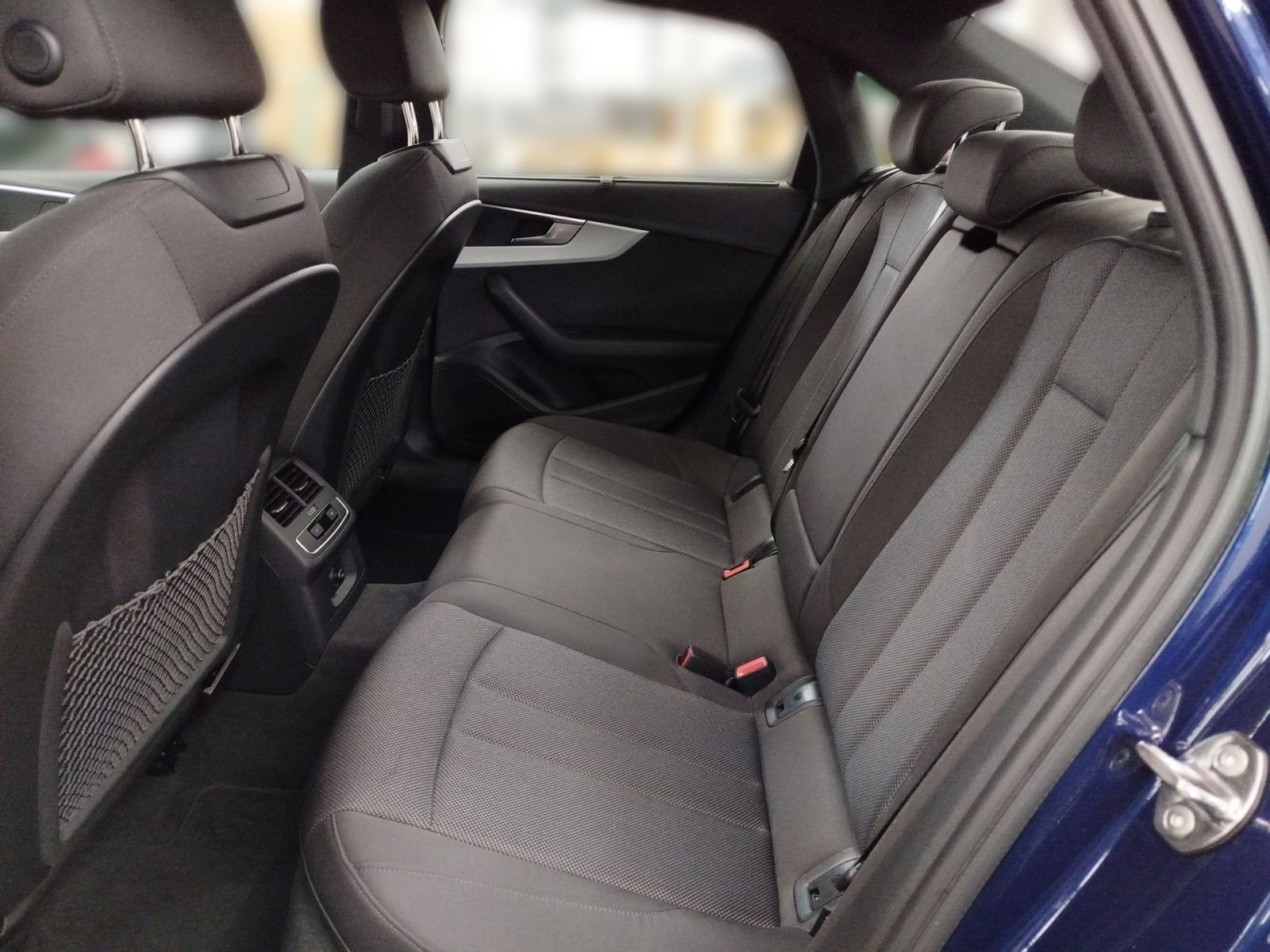 Audi A4 Limousine 40 TDI quattro S tronic S line LED