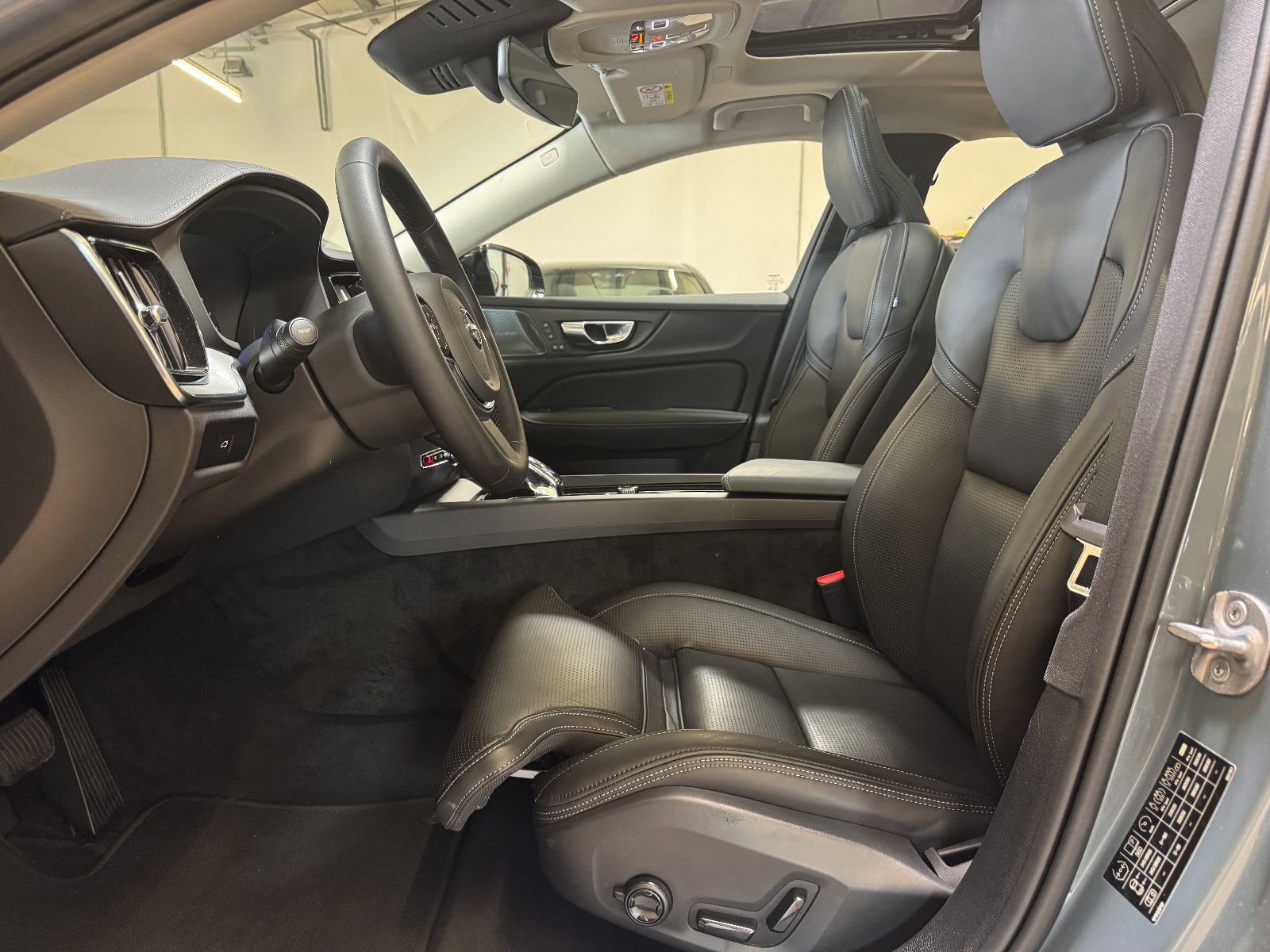 Volvo S60 B5 Ultimate Dark AWD GSD Massage Standheiz.