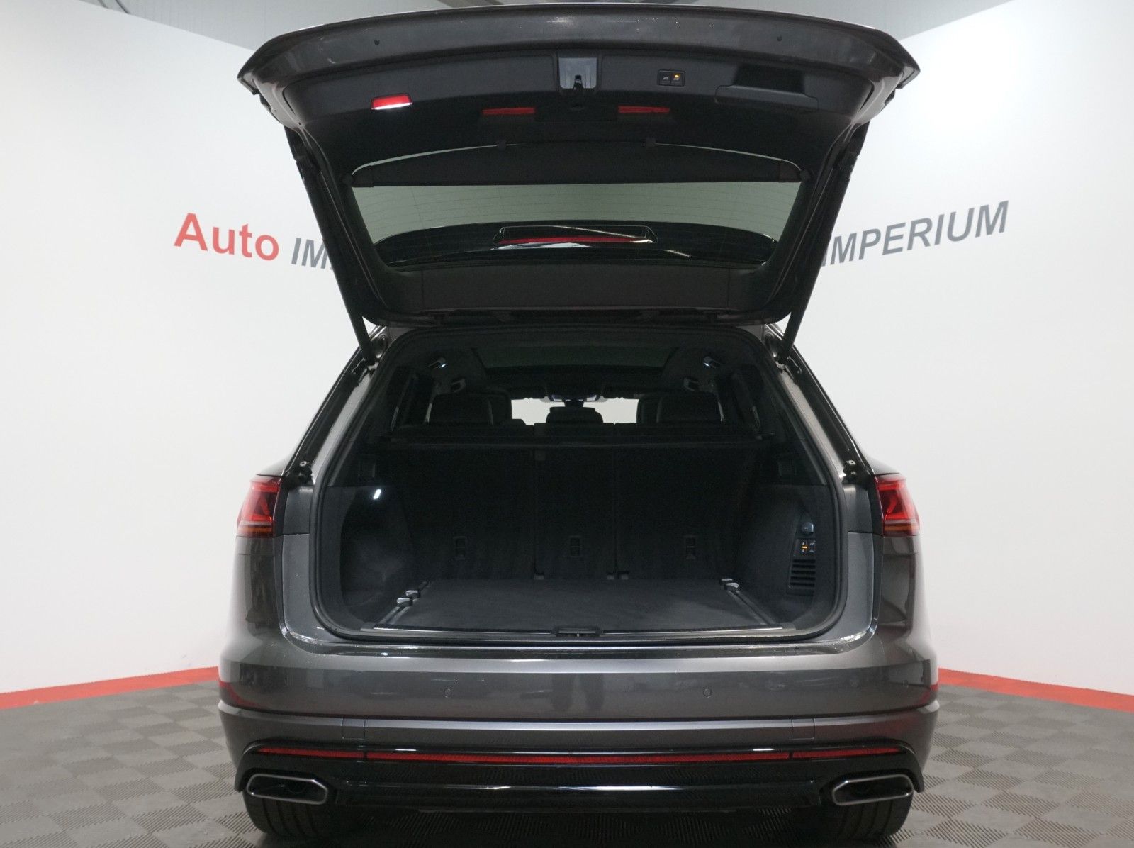 Volkswagen Touareg 3.0 TSI R-Line 4Motion - Samsaru's Car Outlet