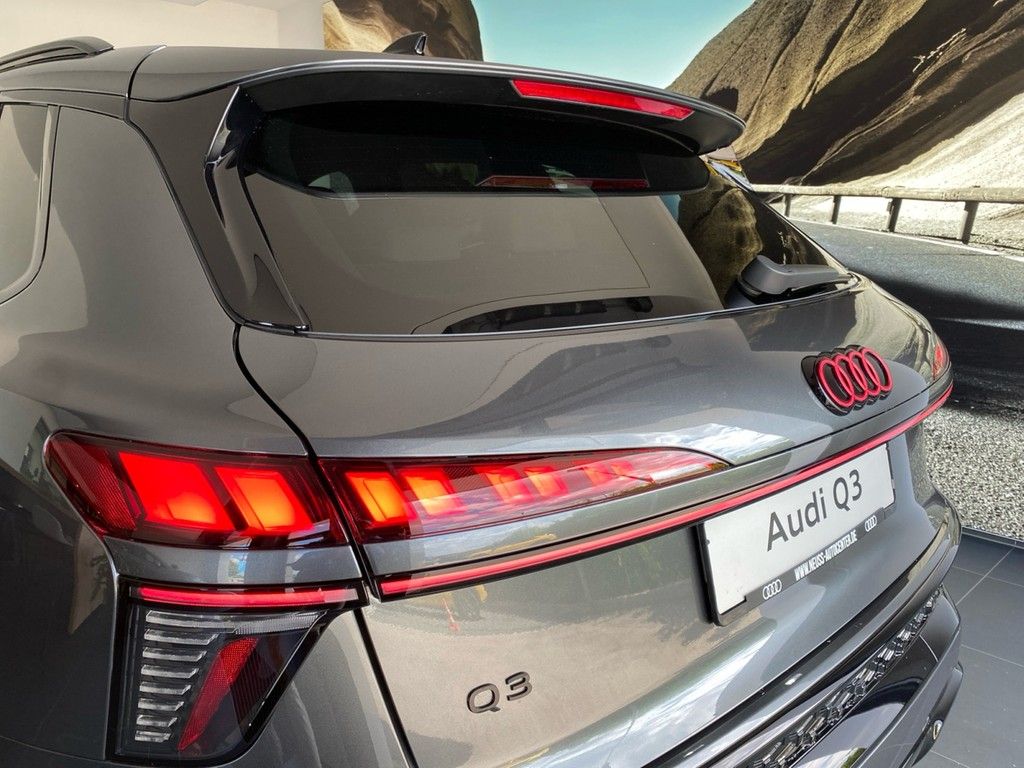 Audi Q3 SUV e-hybrid 200 kW S line AHK+RFK+ACC+MATRIX