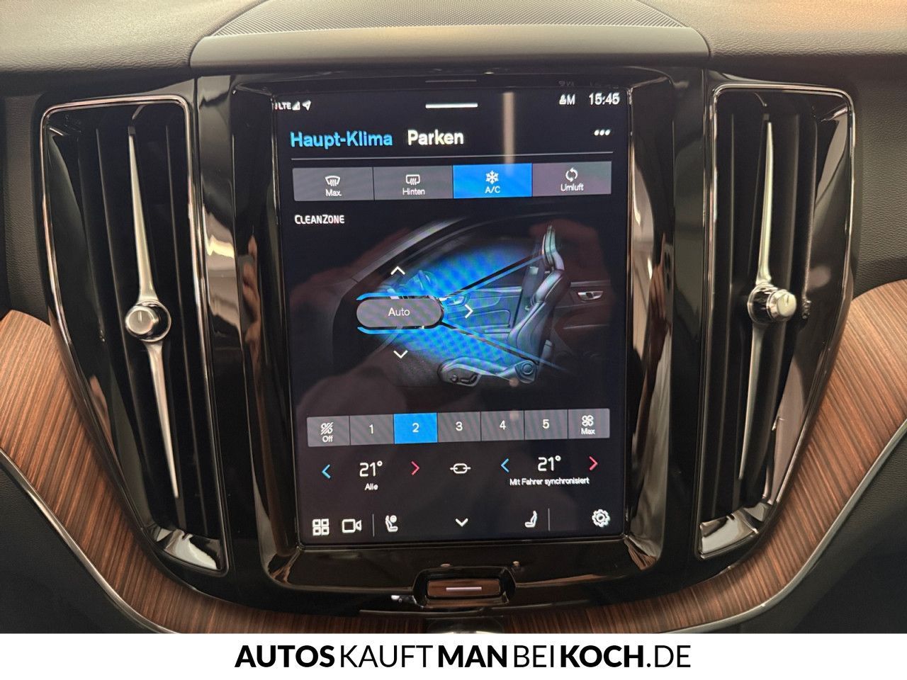 Volvo XC60 T6 Recharge AWD Plus PANO AHK STDHz V-LED!