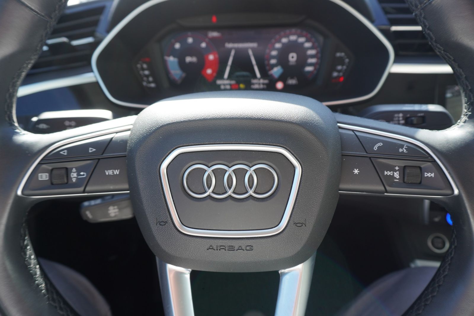 Audi Q3 40 2.0TDI quattro advanced - Samsaru's Car Outlet