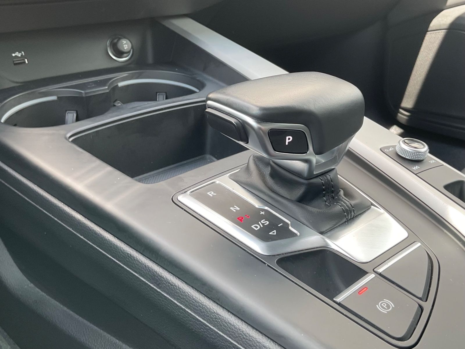 Audi A4 Av.40 TDI quattro advanced - Samsaru's Car Outlet