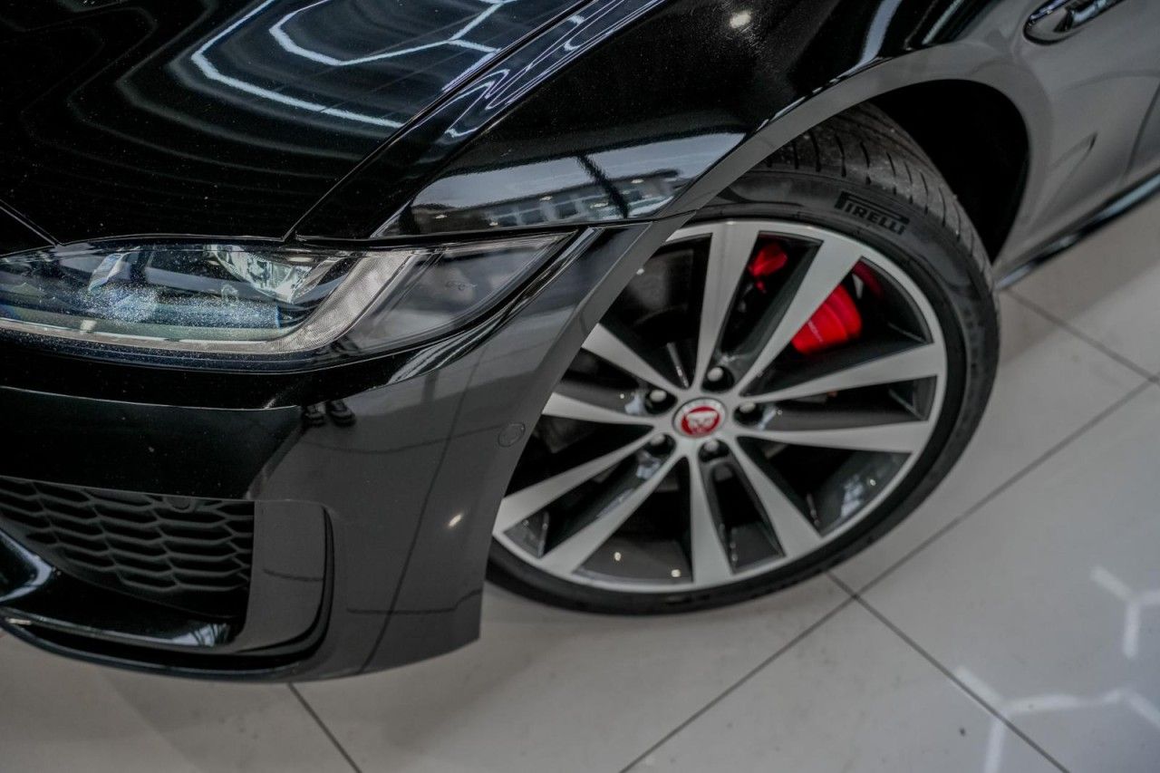 Jaguar XE 2.0 R-Dynamic Black AWD NAVI Matrix LED RFK