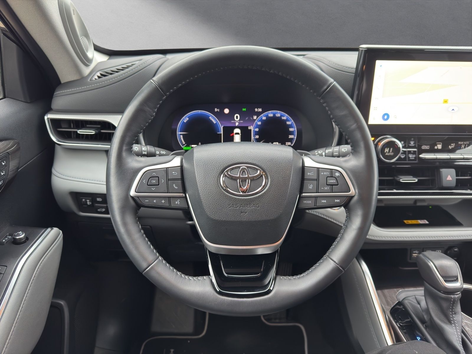 Toyota Highlander Hybrid Luxury 7 SITZER+LEDER+HuD+JBL