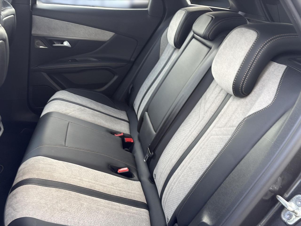 Peugeot 3008 Hybrid4 300 GT Kamera Focal Keyless AHK LED